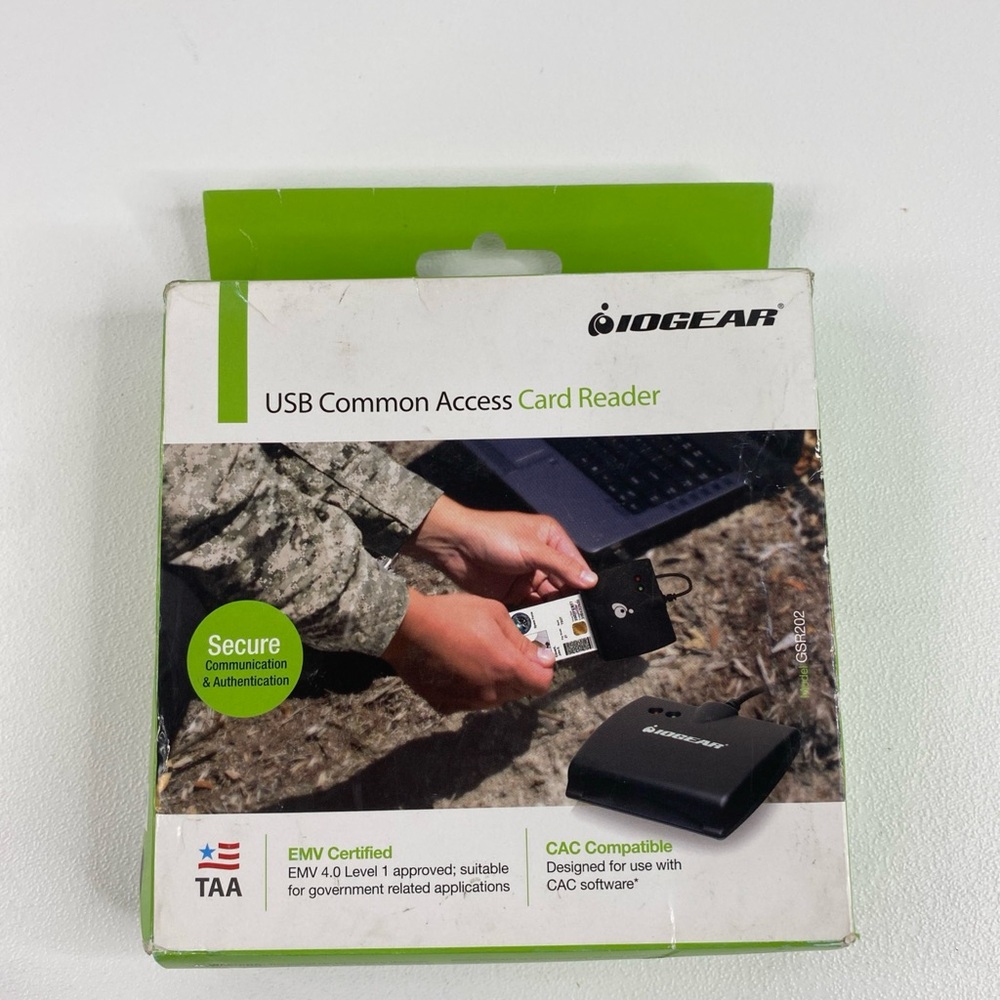 IOGEAR Smart Universal Portable USB Common Access Card Reader GSR202